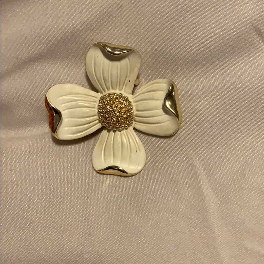 Dog wood pin
